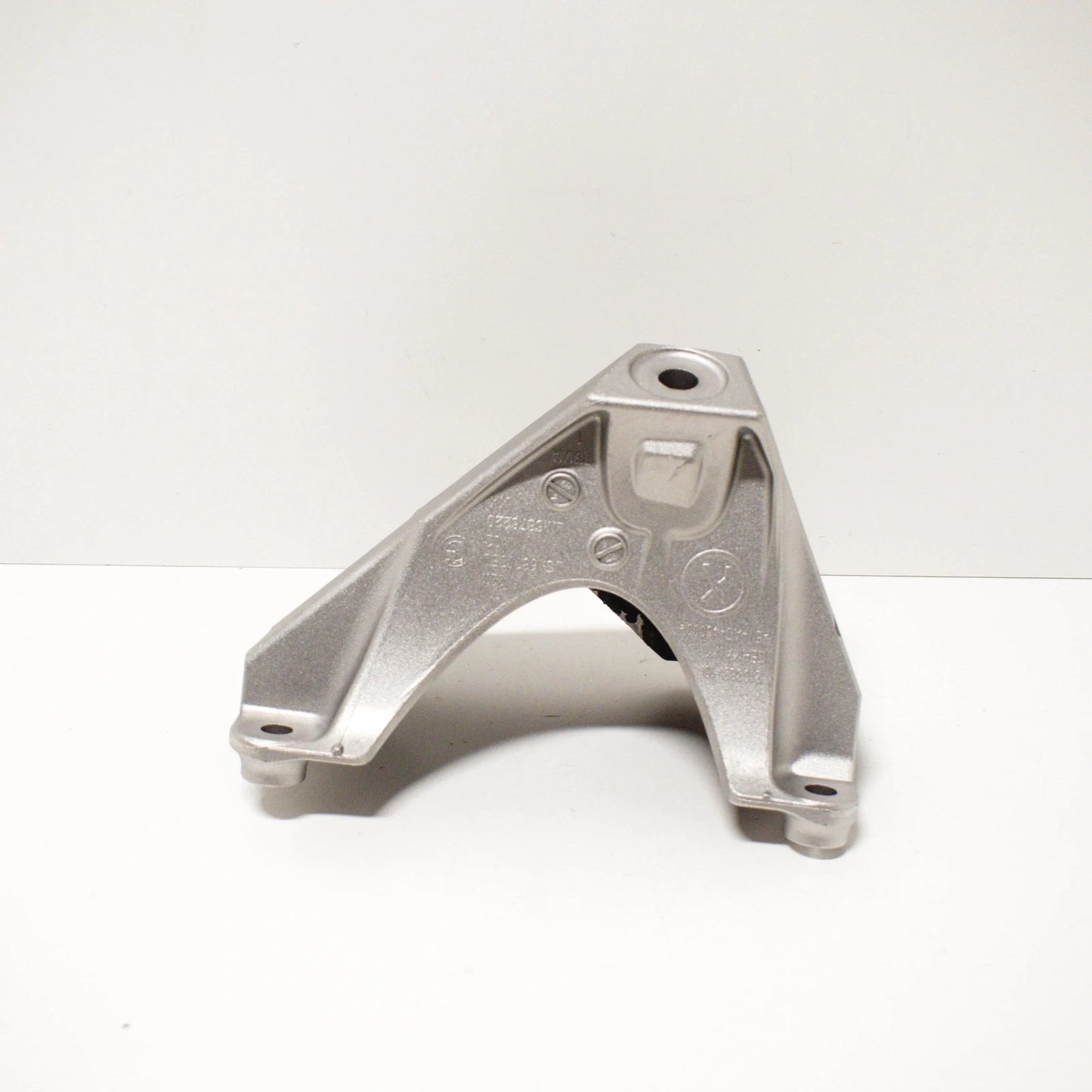 NEW BMW 7 G11 RIGHT ENGINE SUPPORTING BRACKET 22116876220 ORIGINAL