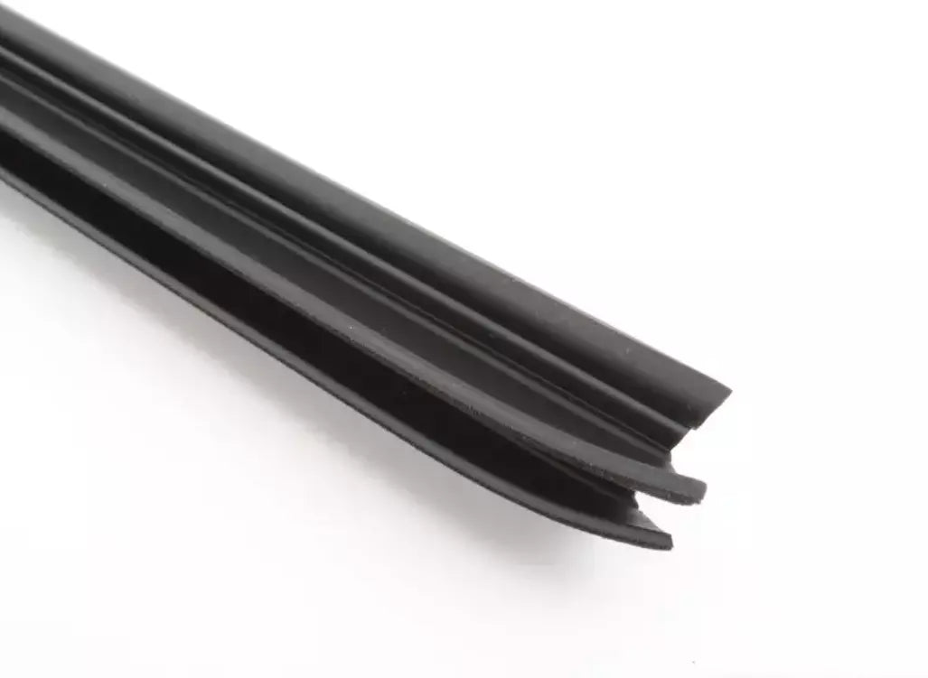 NEW BMW X5 E70 FRONT LEFT DOOR CHANNEL SEALING 7207217 51337207217 ORIGINAL