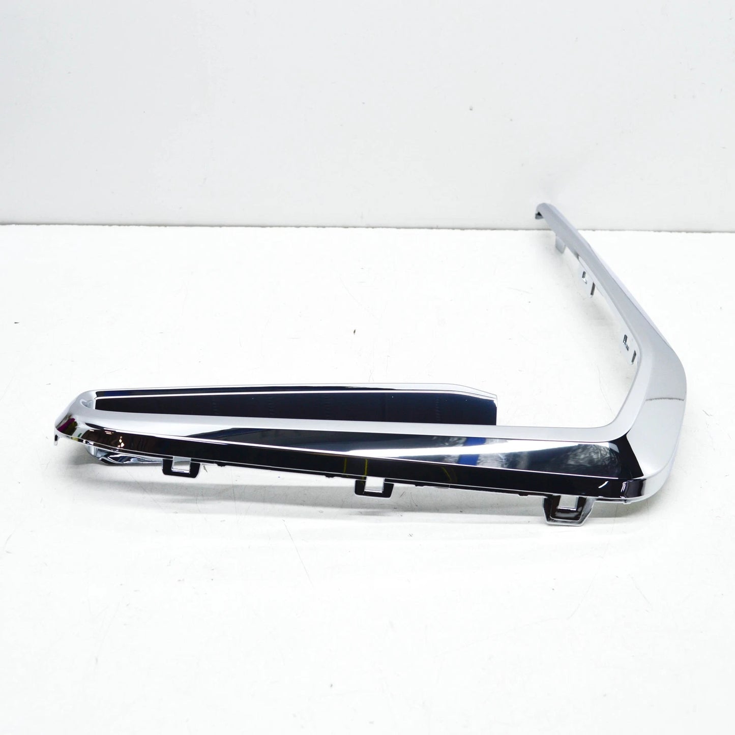 NEW BMW X7 G07 FRONT BUMPER LEFT FINISHER TRIM 51118745739 ORIGINAL