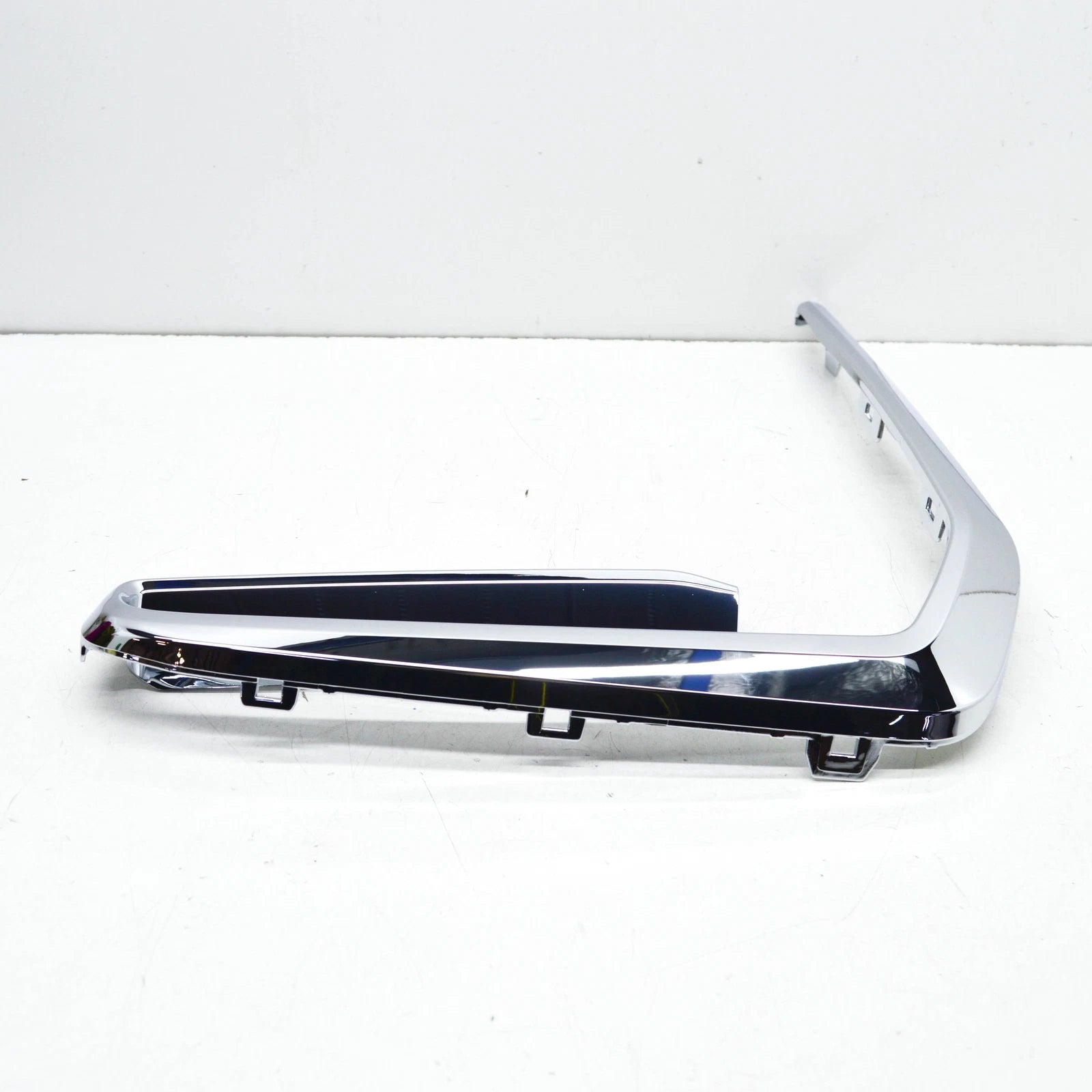 NEW BMW X7 G07 FRONT BUMPER LEFT FINISHER TRIM 51118745739 ORIGINAL