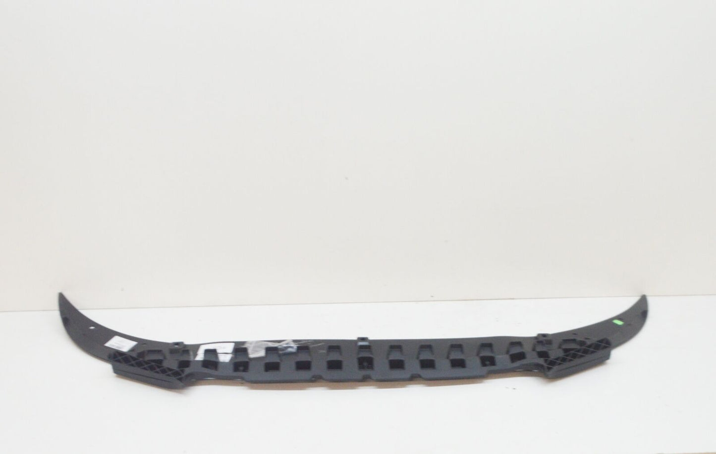 new audi a3 8p front bumper center lower closing element 8p0807233b original