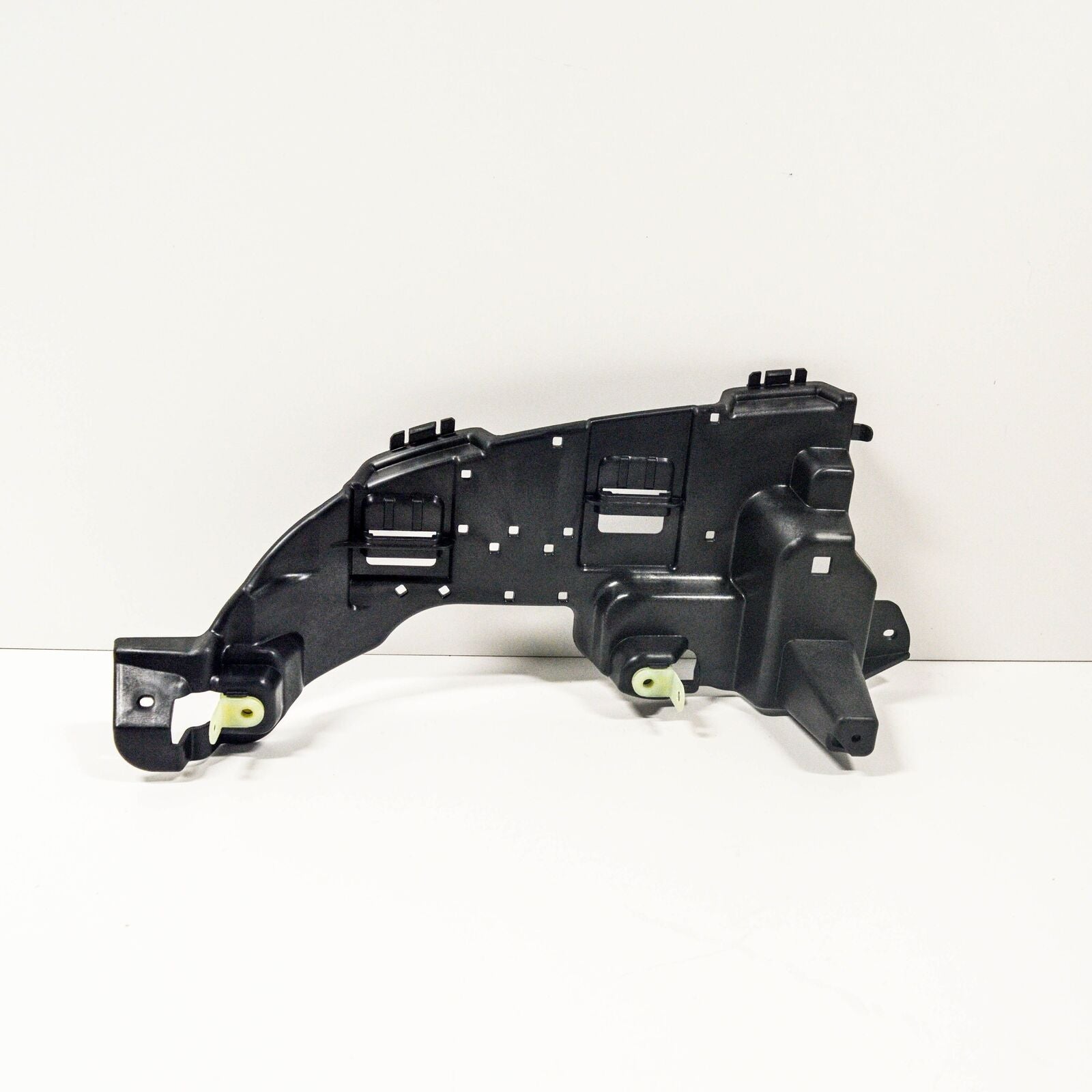 NEW MERCEDES BENZ C W205 REAR BUMPER LEFT BRACKET A2058851714 ORIGINAL