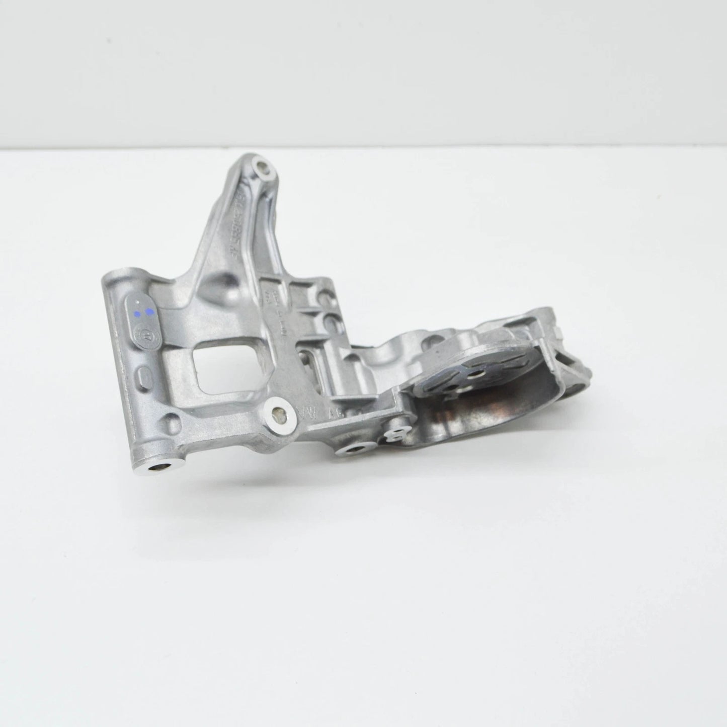 NEW AUDI A6 C8 A/C COMPRESSOR BRACKET 06M260885AF