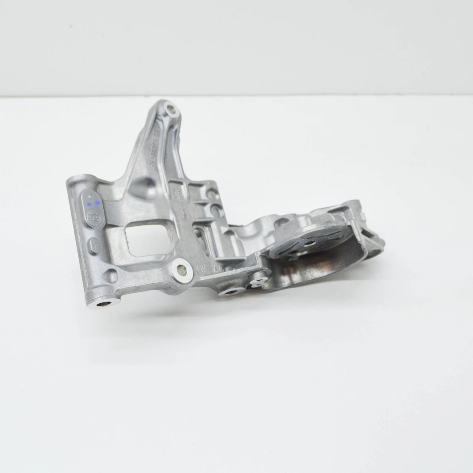 NEW AUDI A6 C8 A/C COMPRESSOR BRACKET 06M260885AF