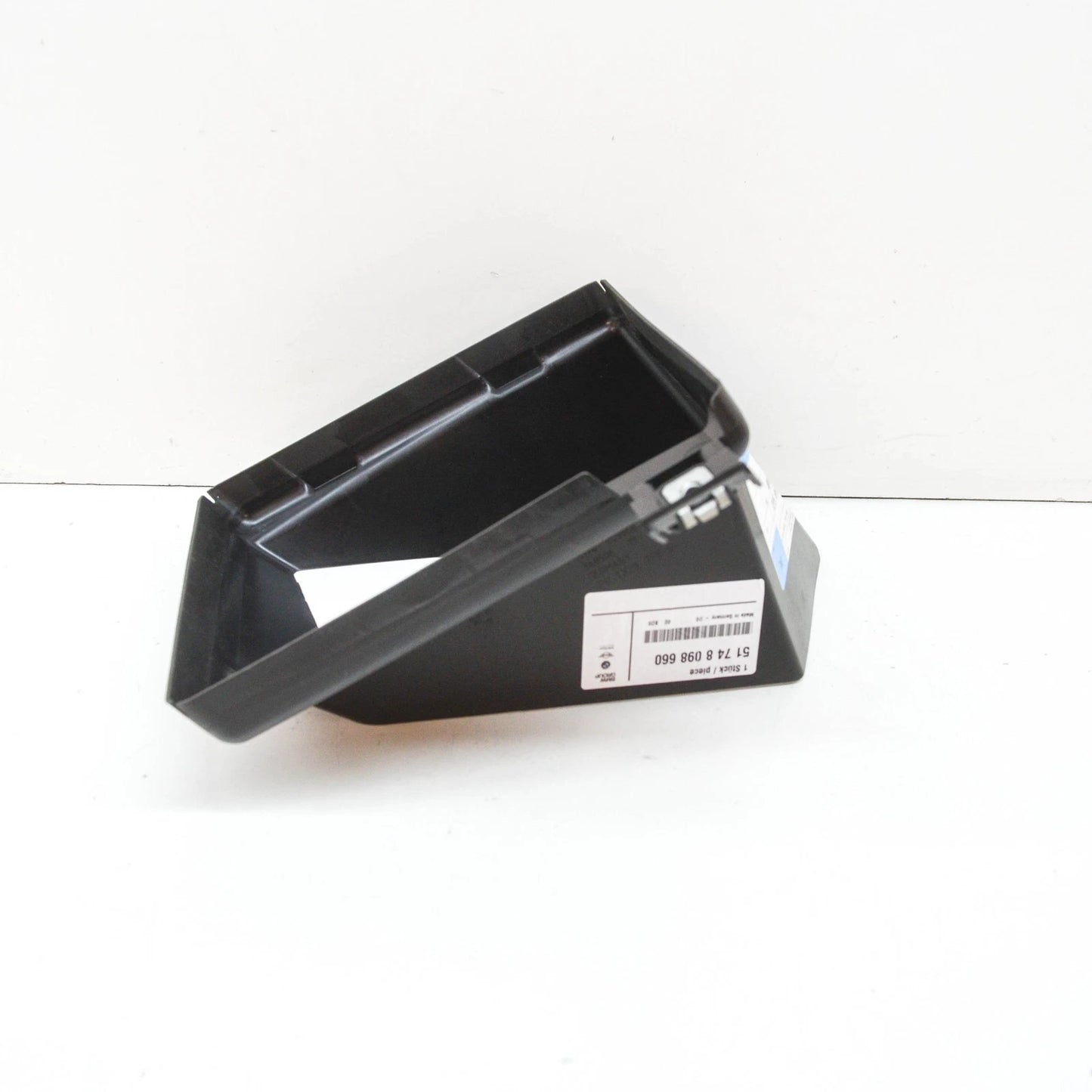 NEW BMW 5 G30 RIGHT RADIATOR SUPPORT AIR DUCT 51748098660 ORIGINAL