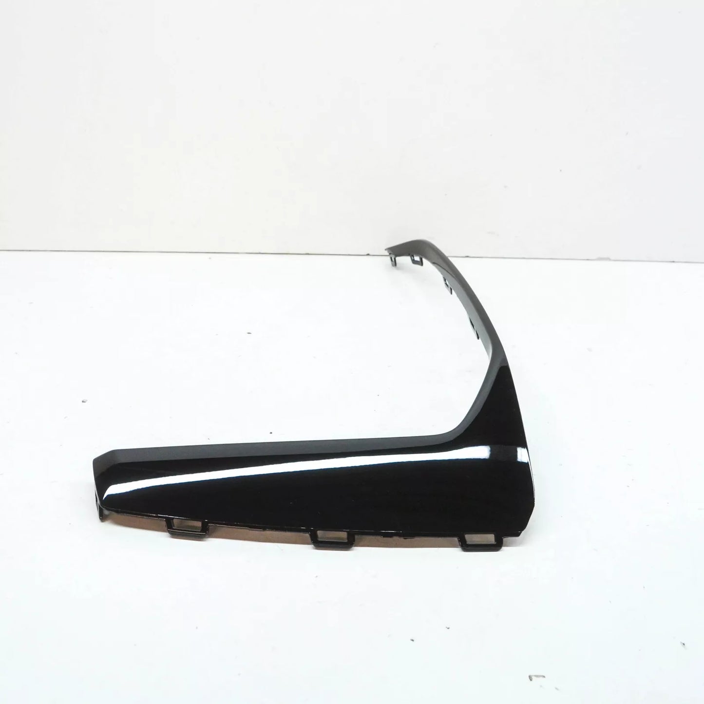 NEW AUDI SQ7 4M FRONT BUMPER RIGHT LOWER TRIM GLOSSY 4M0853300AT94