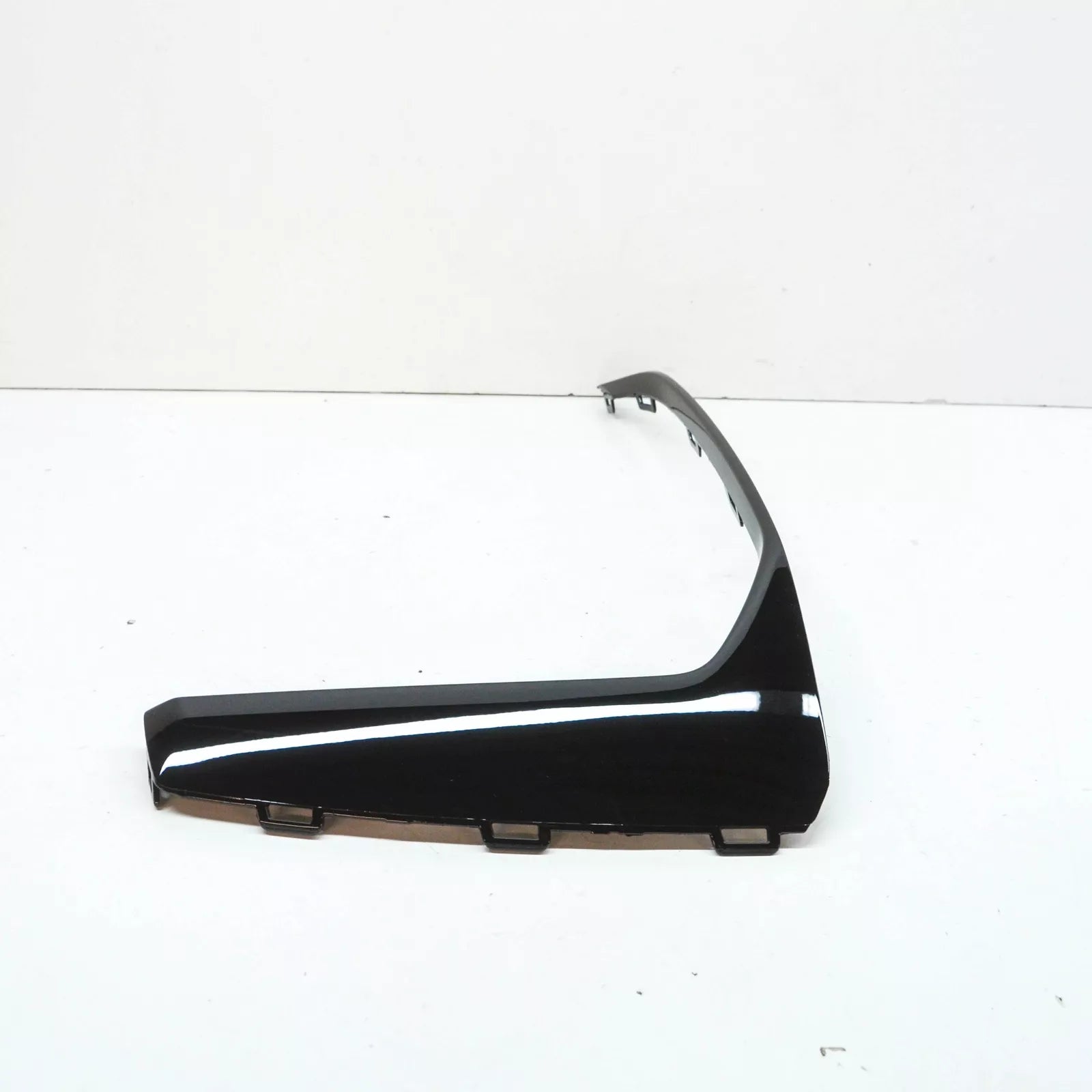 NEW AUDI SQ7 4M FRONT BUMPER RIGHT LOWER TRIM GLOSSY 4M0853300AT94