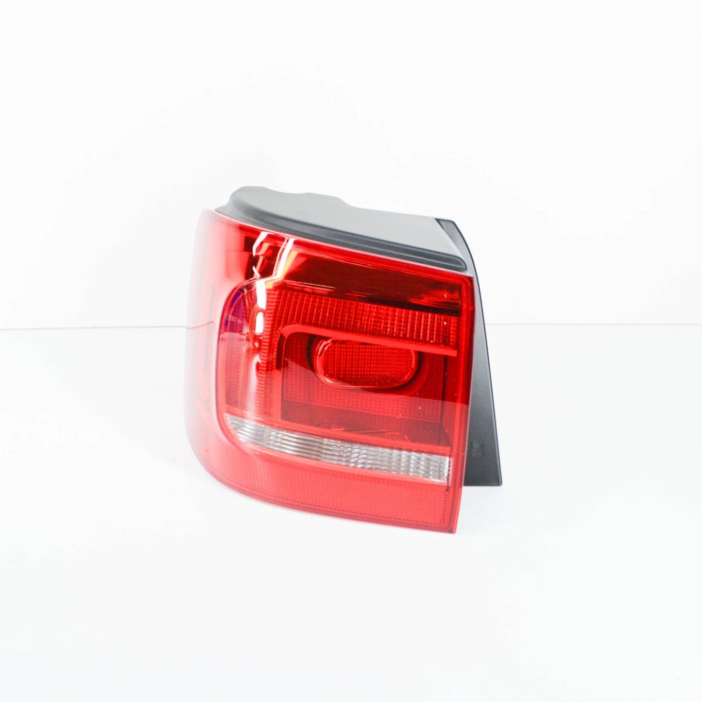 NEW VW TOURAN 1T3 REAR LEFT TAILLIGHT 1T0945095R