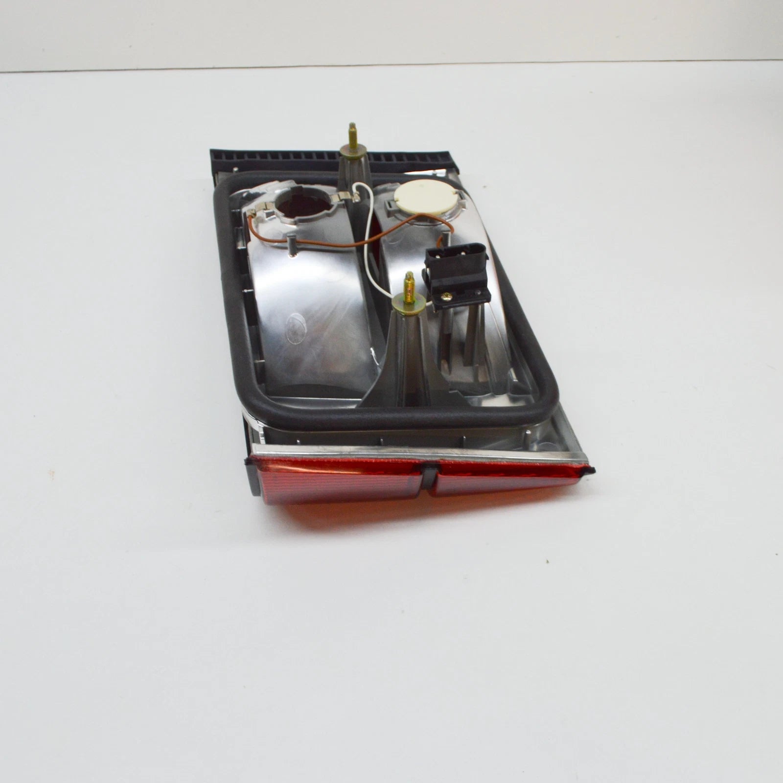 NEW BMW E34 WAGON REAR LIGHT IN TRUNK LID LEFT 8355897 63218355897 ORIGINAL