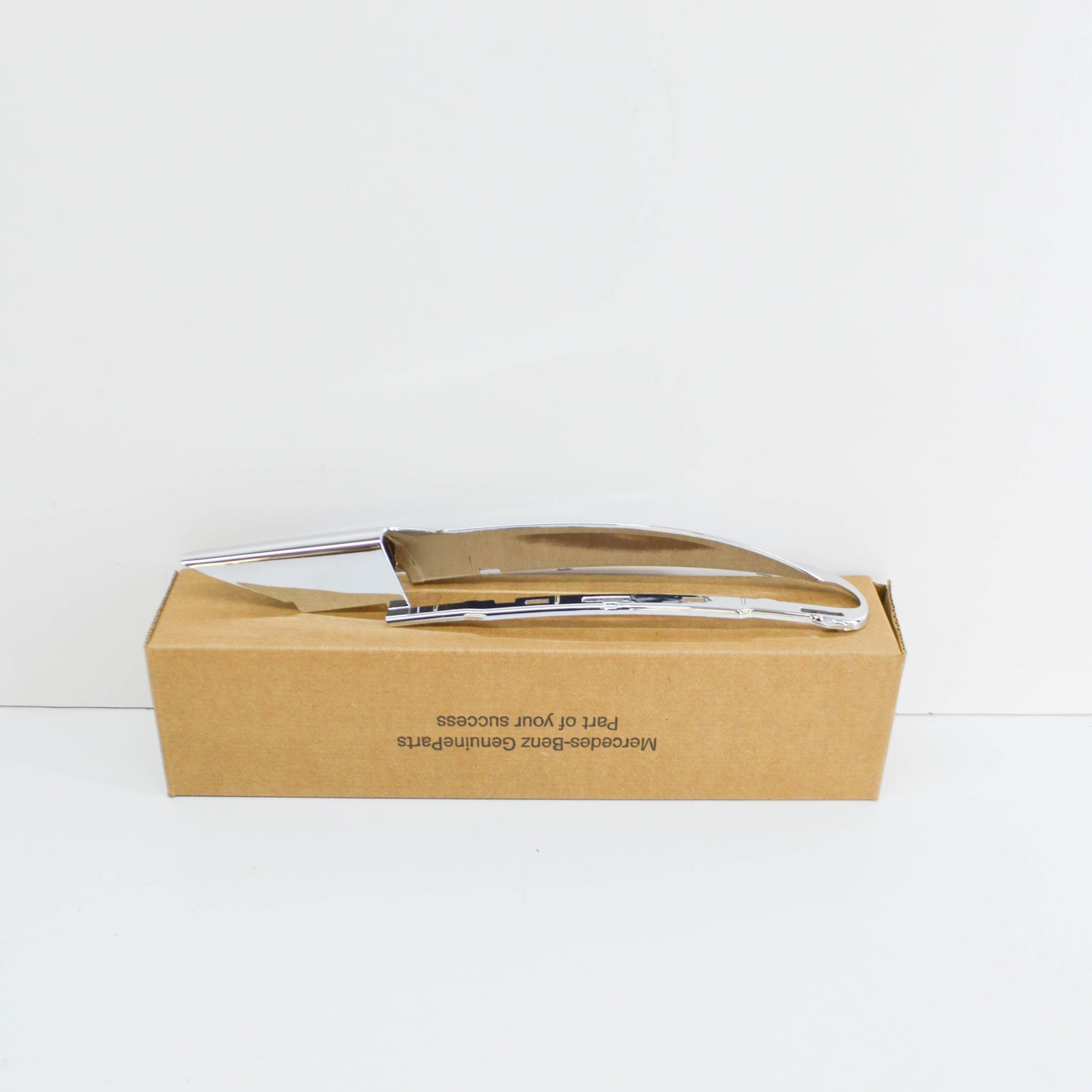 NEW MB R W251 FRONT LEFT DAYTIME RUNNING LIGHT CHROME COVER A2518853023 ORIGINAL