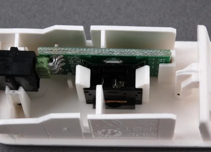 NEW VOLKSWAGEN GOLF 1K MK5 AUX IN-SOCKET 1K0035724B ORIGINAL