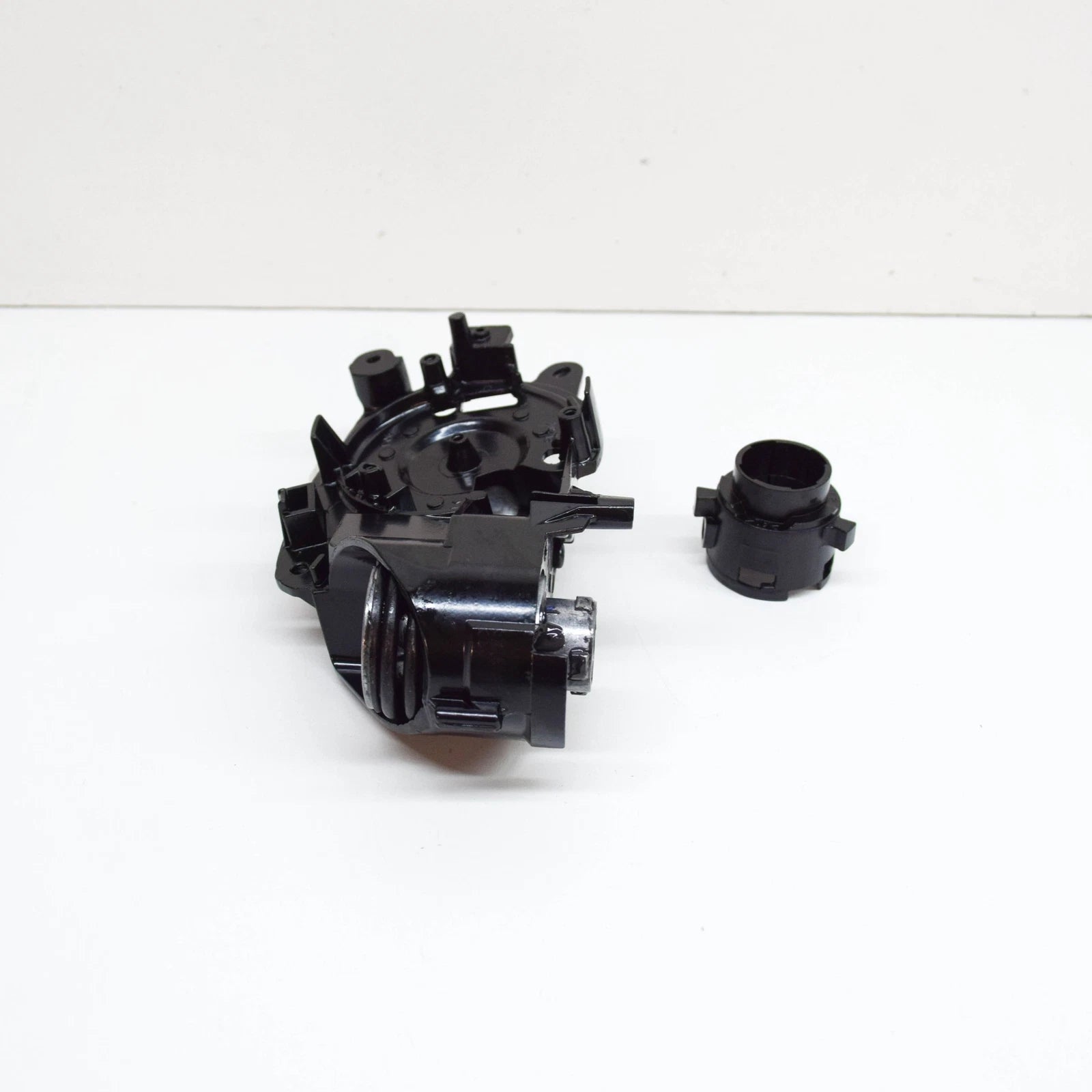 NEW AUDI TT 8J MK2 FRONT RIGHT DOOR MIRROR MOUNTING PLATE 8J0858532A