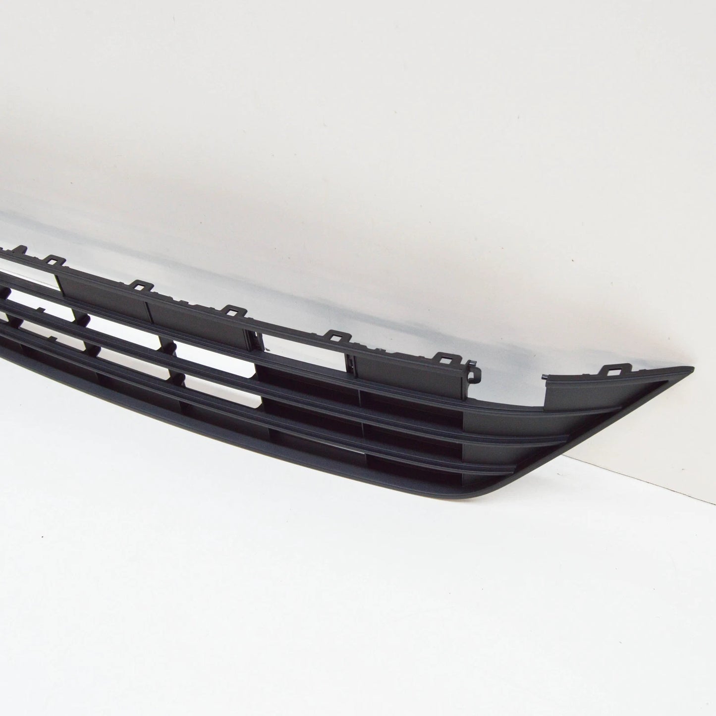 NEW VW TOUAREG 7P FRONT LOWER CENTER BUMPER GRILLE 7P6853677B9B9 ORIGINAL