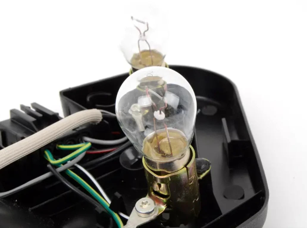 NEW BMW Z3 COUPE E36 LEFT TAILIGHT BULB HOLDER 8389861 63218389861 ORIGINAL