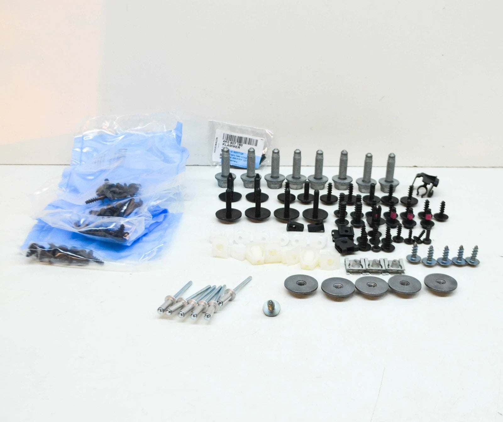 NEW AUDI A6 C8 FRONT BUMPER COVER HARDWARE FIXING PARTS KIT 4K0098623