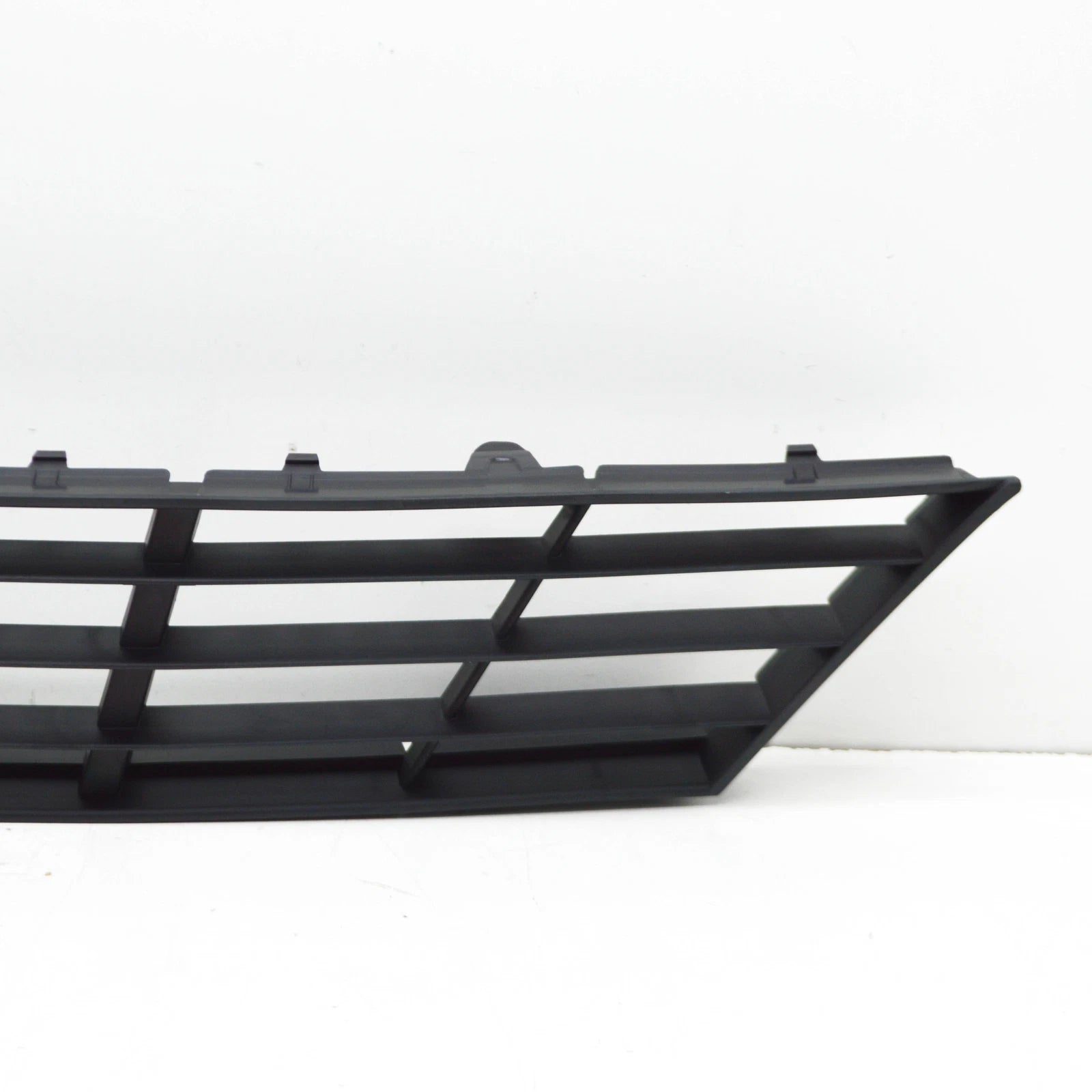 NEW BMW 5 GT F07 FRONT BUMPER LOWER CENTER GRILLE 51117331666 2015 ORIGINAL