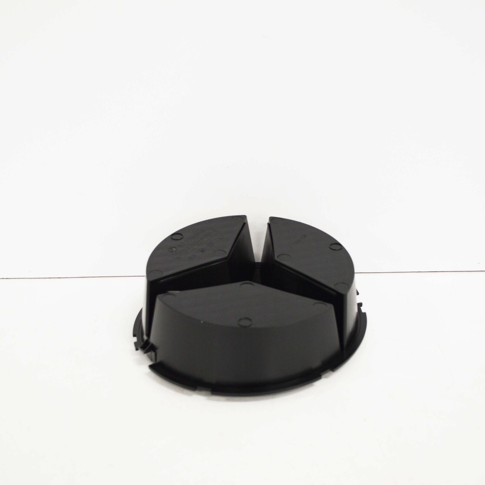 NEW MERCEDES BENZ CLS C218 FRONT GRILLE BADGE A2188880060 ORIGINAL