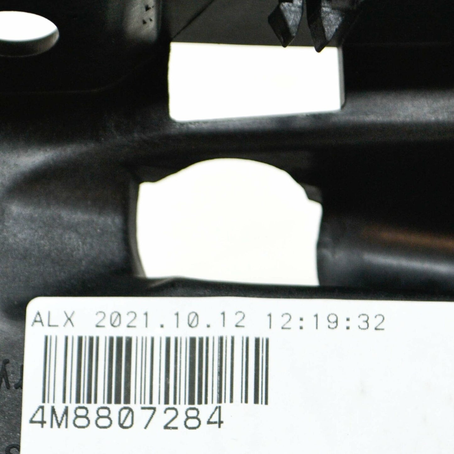 NEW AUDI Q8 SQ8 FRONT RIGHT UPPER BUMPER GUIDE 4M8807284 ORIGINAL