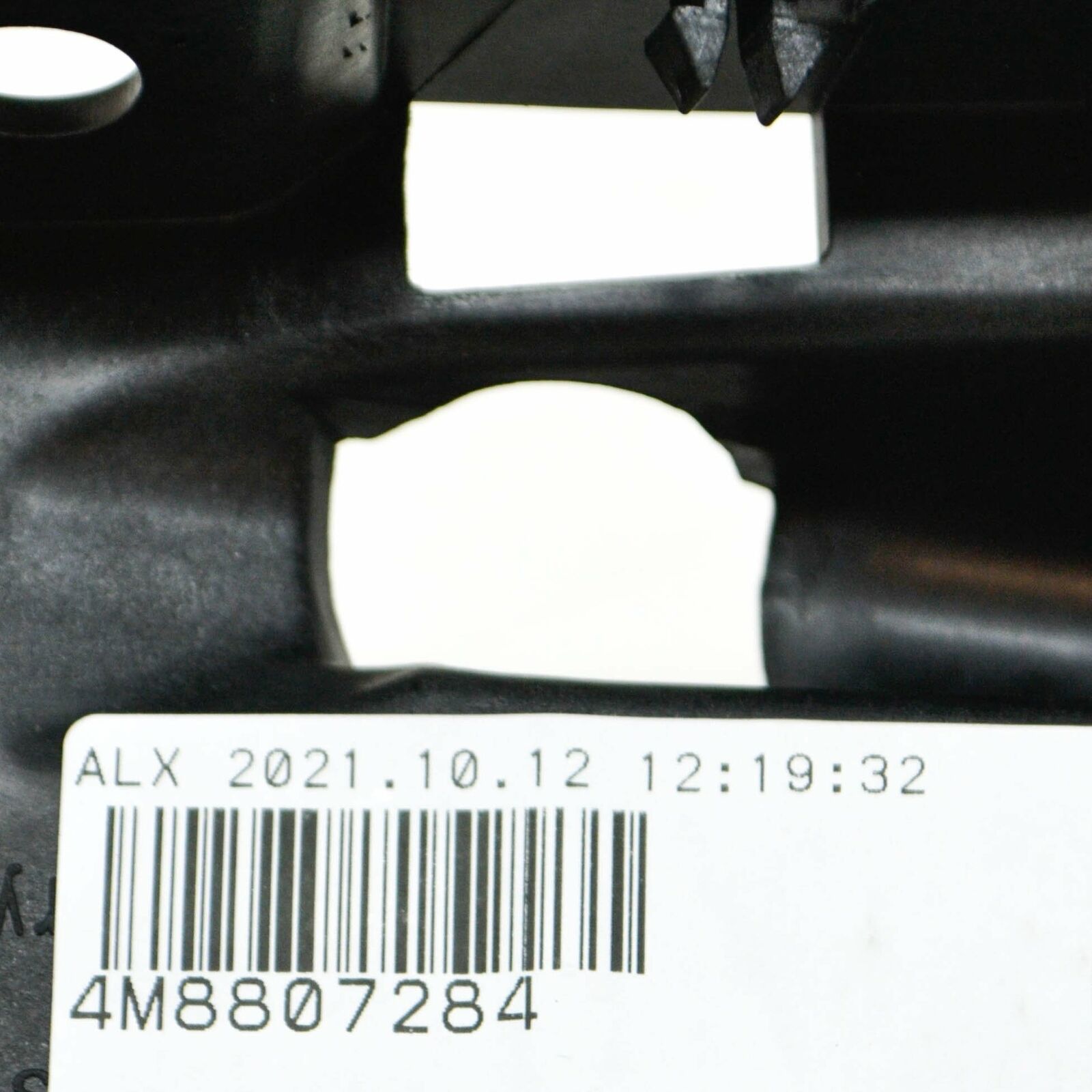 NEW AUDI Q8 SQ8 FRONT RIGHT UPPER BUMPER GUIDE 4M8807284 ORIGINAL