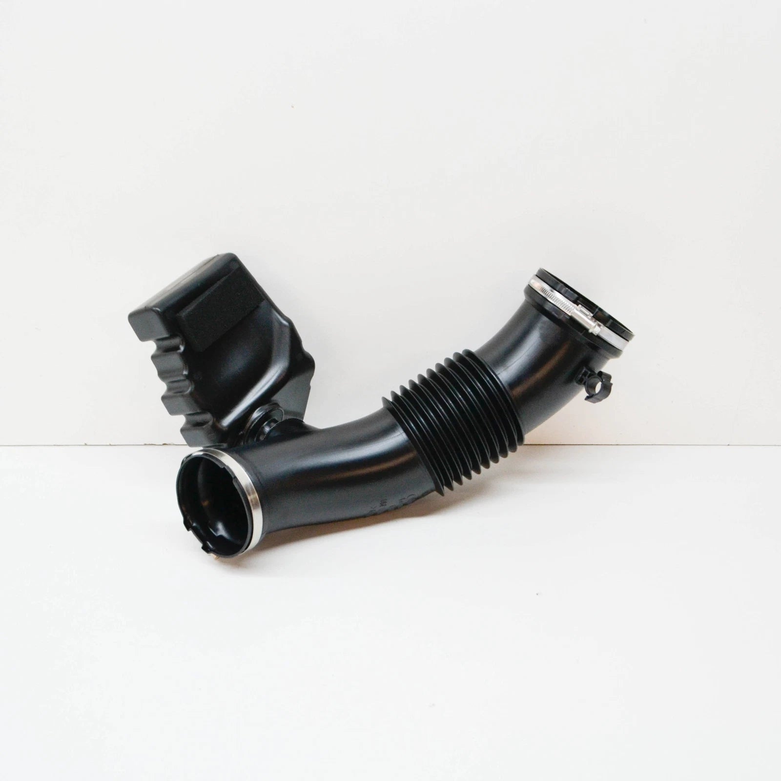 NEW AUDI Q5 8R INTAKE HOSE RESONATOR 06E129629S