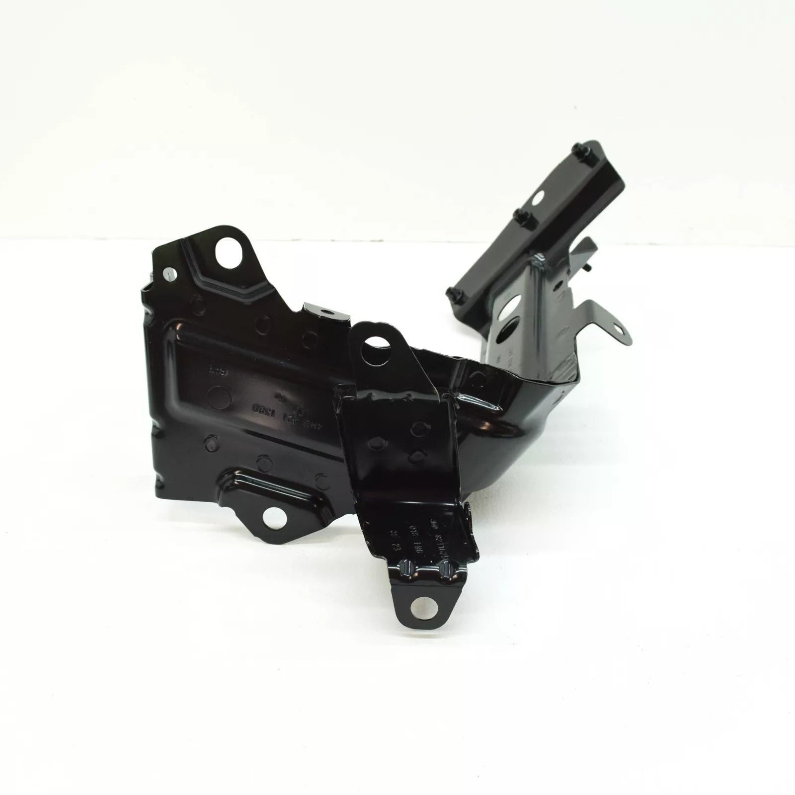 NEW AUDI Q7 4M FRONT RIGHT FENDER HOLDER BRACE 4M0821132F ORIGINAL