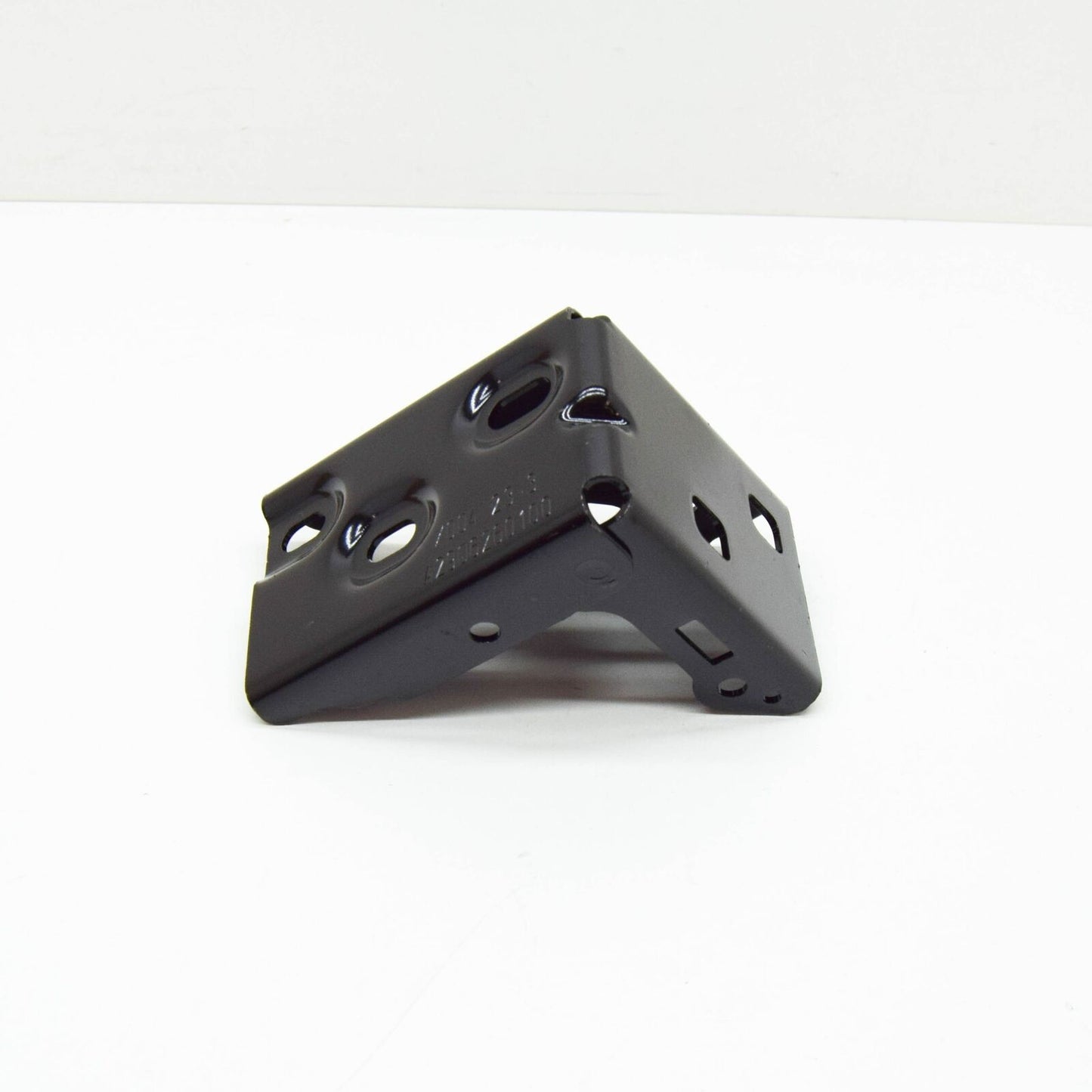 NEW MB E W213 FRONT LEFT RADIATOR BOTTOM SUPPORT BRACKET AMG A2906260100