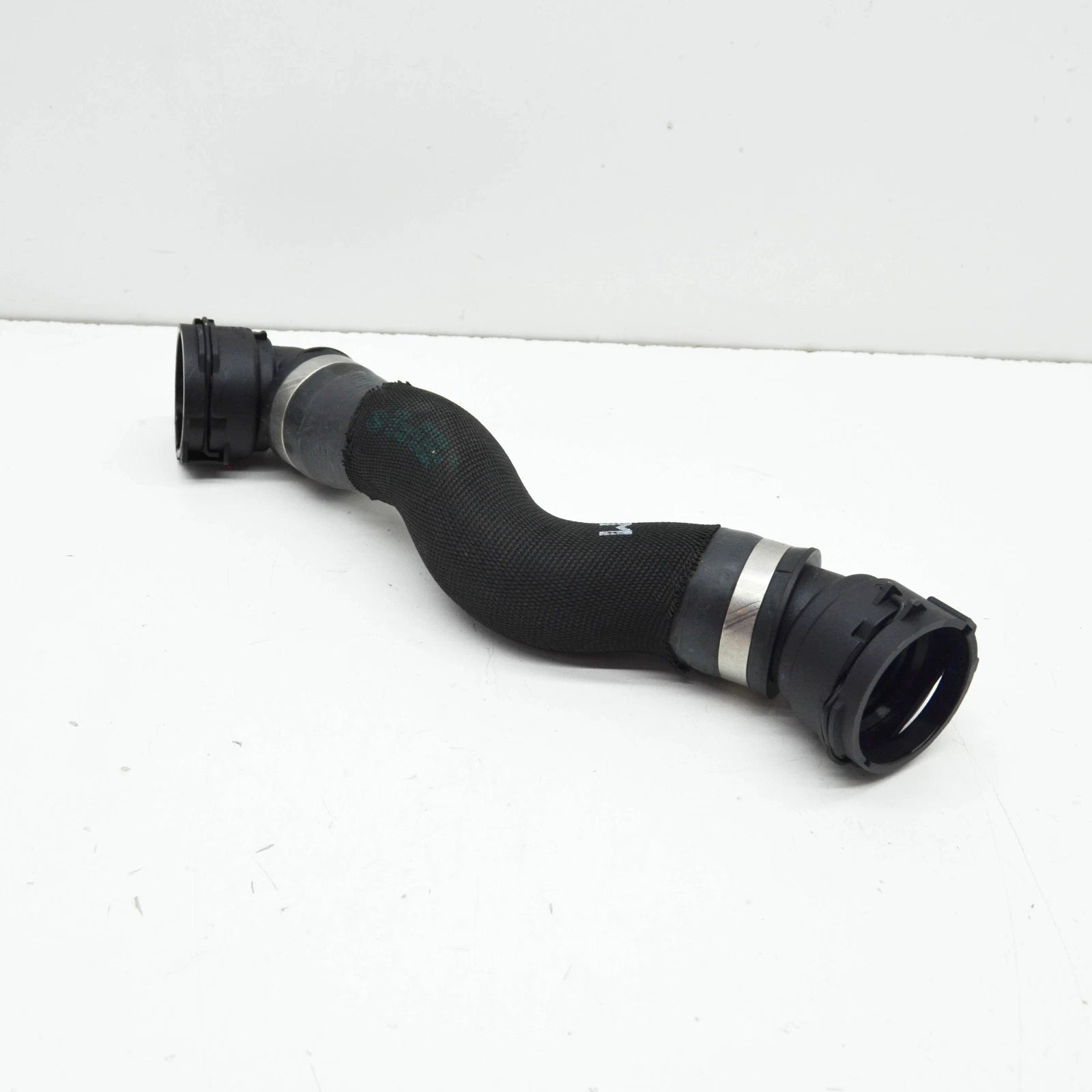 NEW BMW 5 G30 ENGINE COOLANT HOSE 17128575765 ORIGINAL