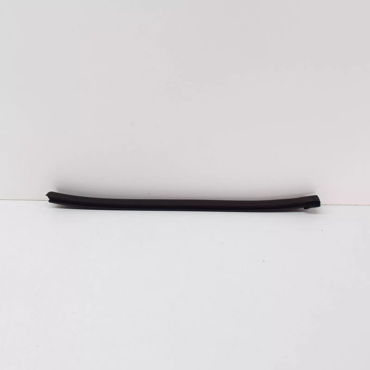 NEW VOLKSWAGEN EOS WINDOW SEAL LEFT SIDE 1Q0837673D ORIGINAL