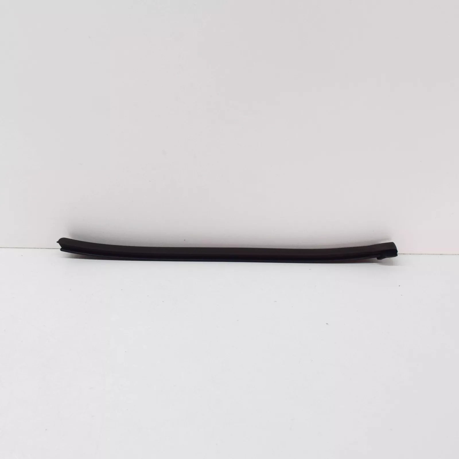 NEW VOLKSWAGEN EOS WINDOW SEAL LEFT SIDE 1Q0837673D ORIGINAL