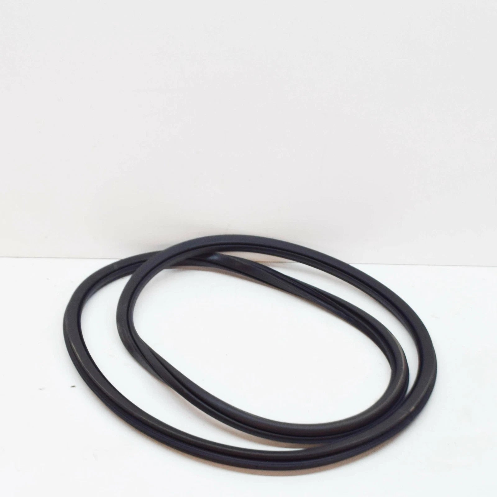 NEW VOLKSWAGEN POLO 6R FRONT RIGHT DOOR SEALING RUBBER 6R4867912E5AP