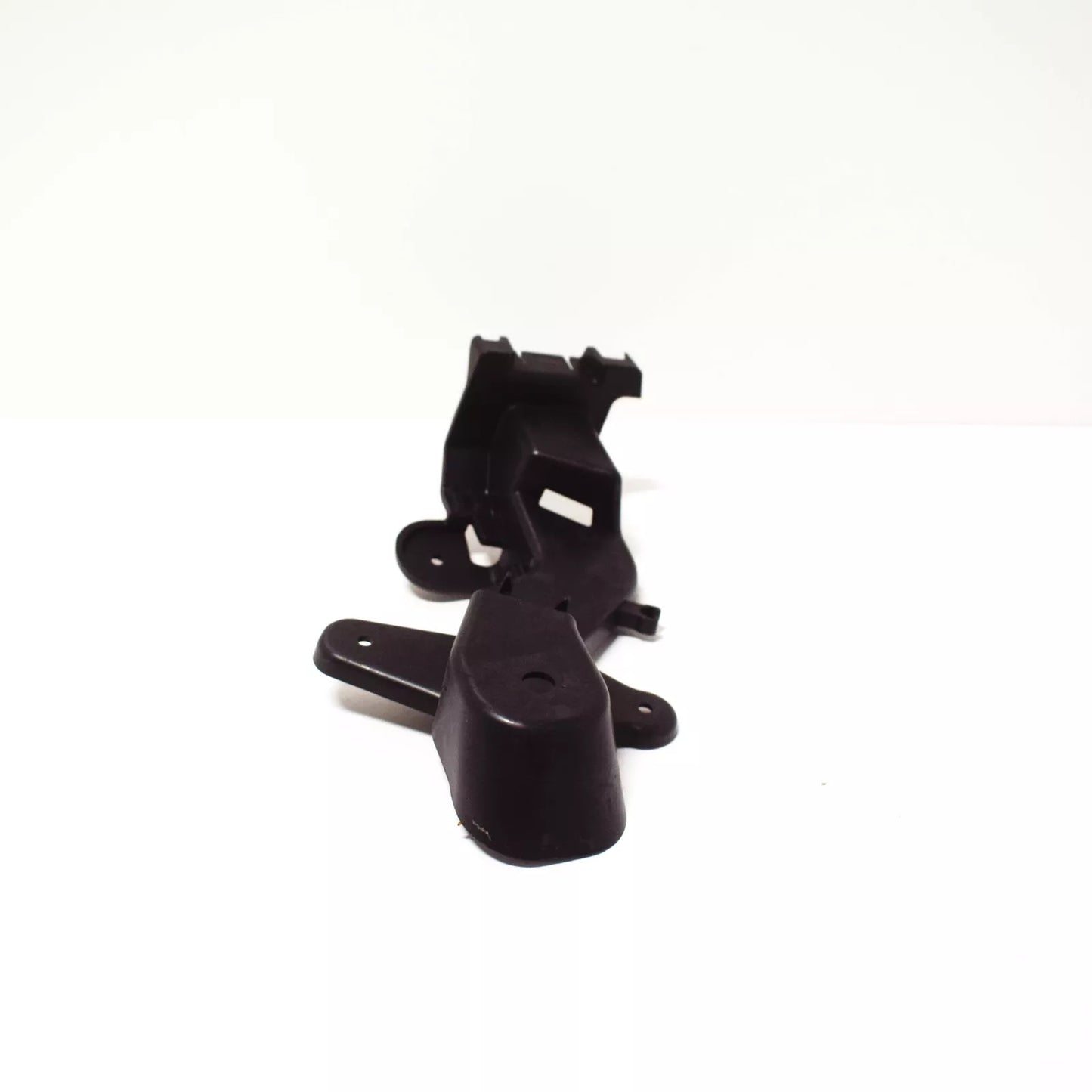 NEW MERCEDES BENZ C S205 T-MODEL REAR LEFT BUMPER BRACKET A2058852414