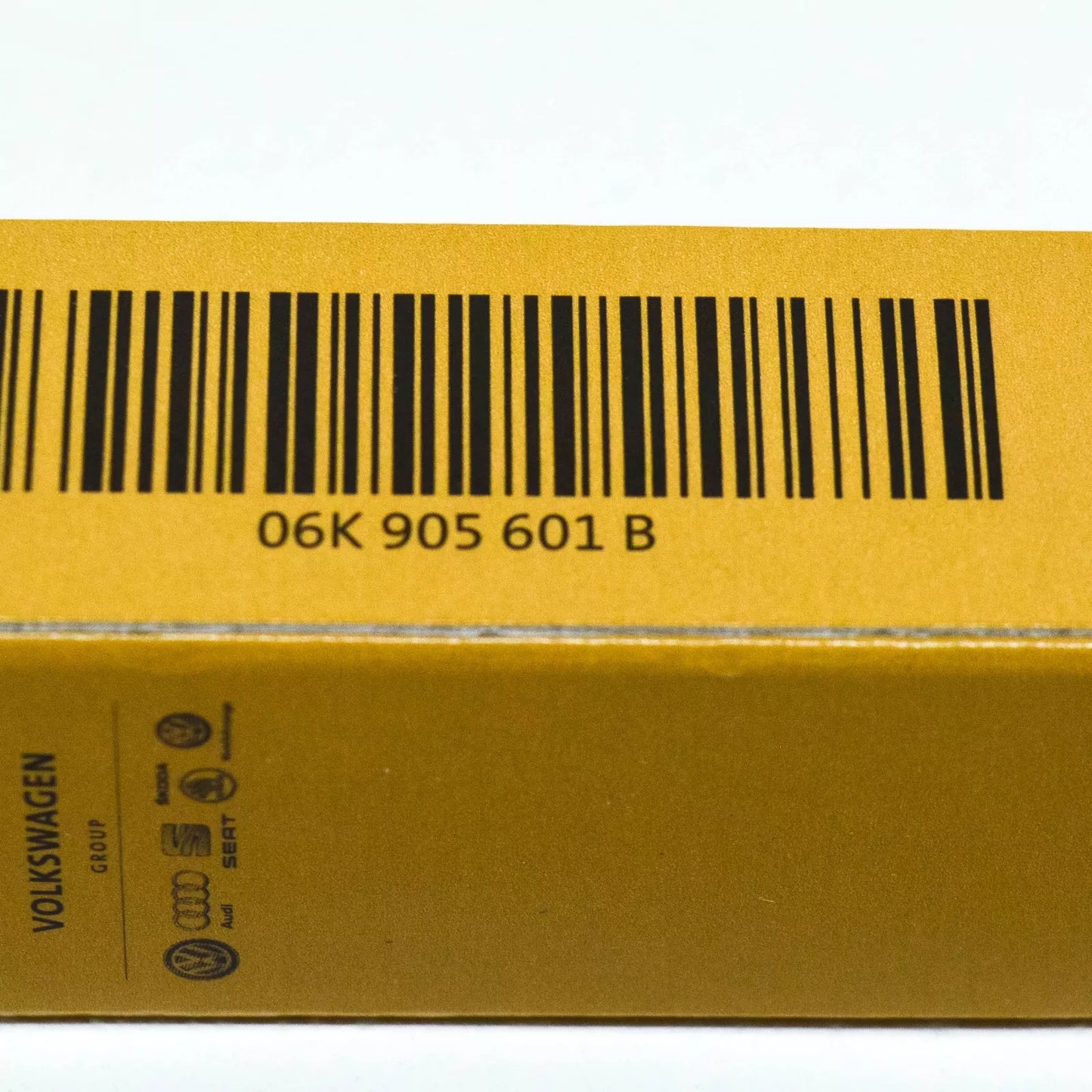 NEW VOLKSWAGEN GOLF MK7 5G IGNITION SPARK PLUG 06K905601B ORIGINAL