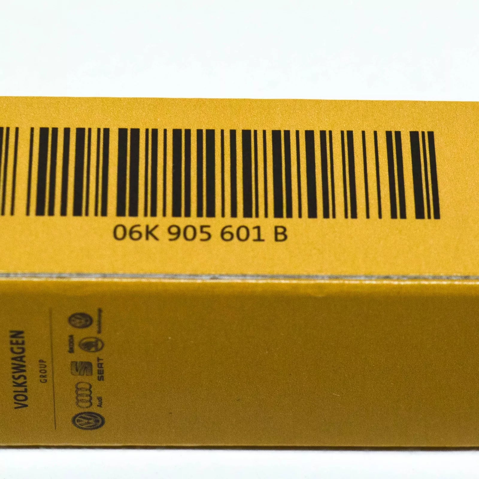 NEW VOLKSWAGEN GOLF MK7 5G IGNITION SPARK PLUG 06K905601B ORIGINAL