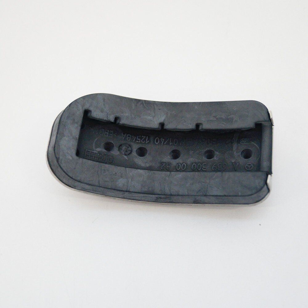 NEW MERCEDES-BENZ VIANO W639 ACCELERATOR PEDAL RUBBER TRIM A6393000082 ORIGINAL