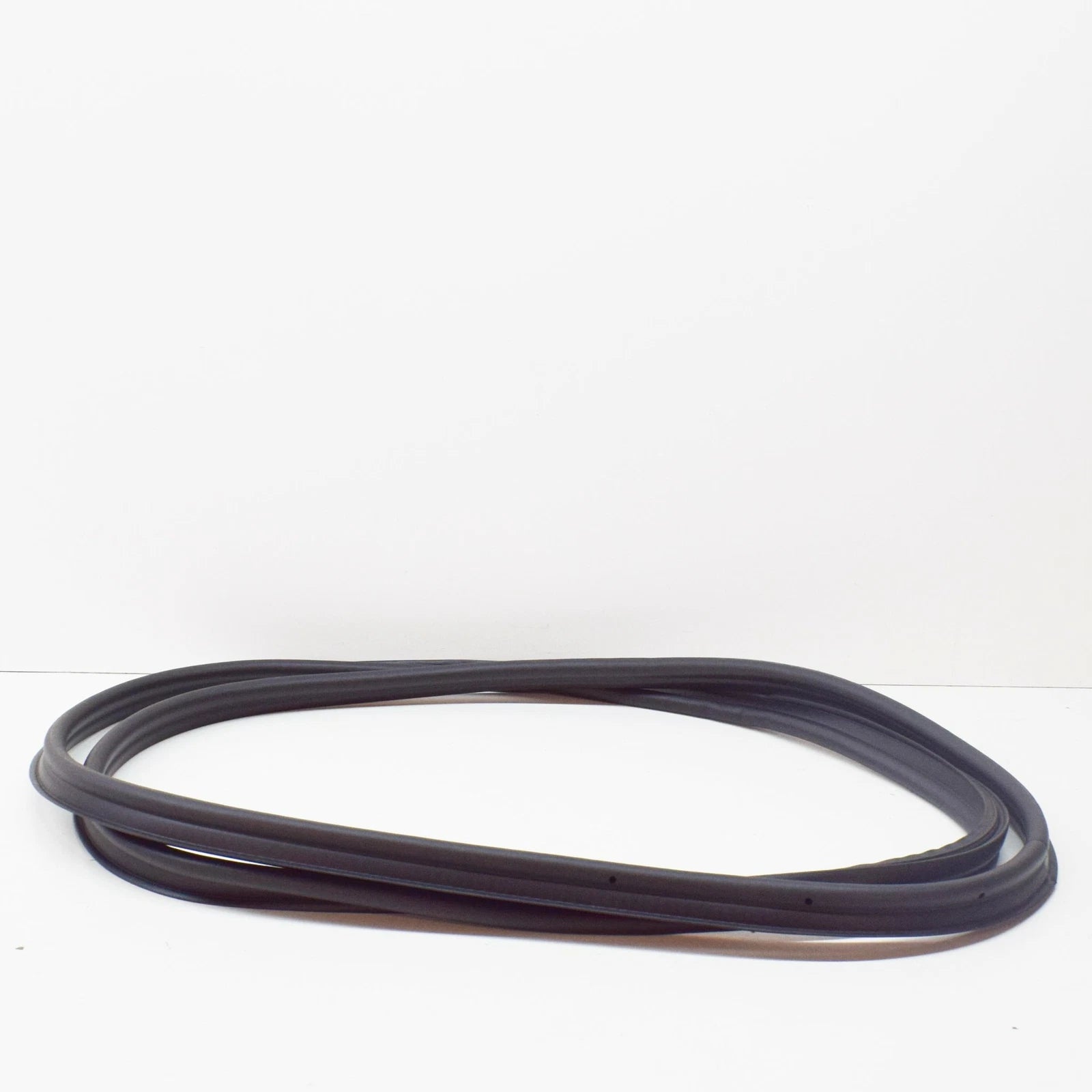 NEW MERCEDES-BENZ E W211 REAR LID SEAL A2117500398 ORIGINAL