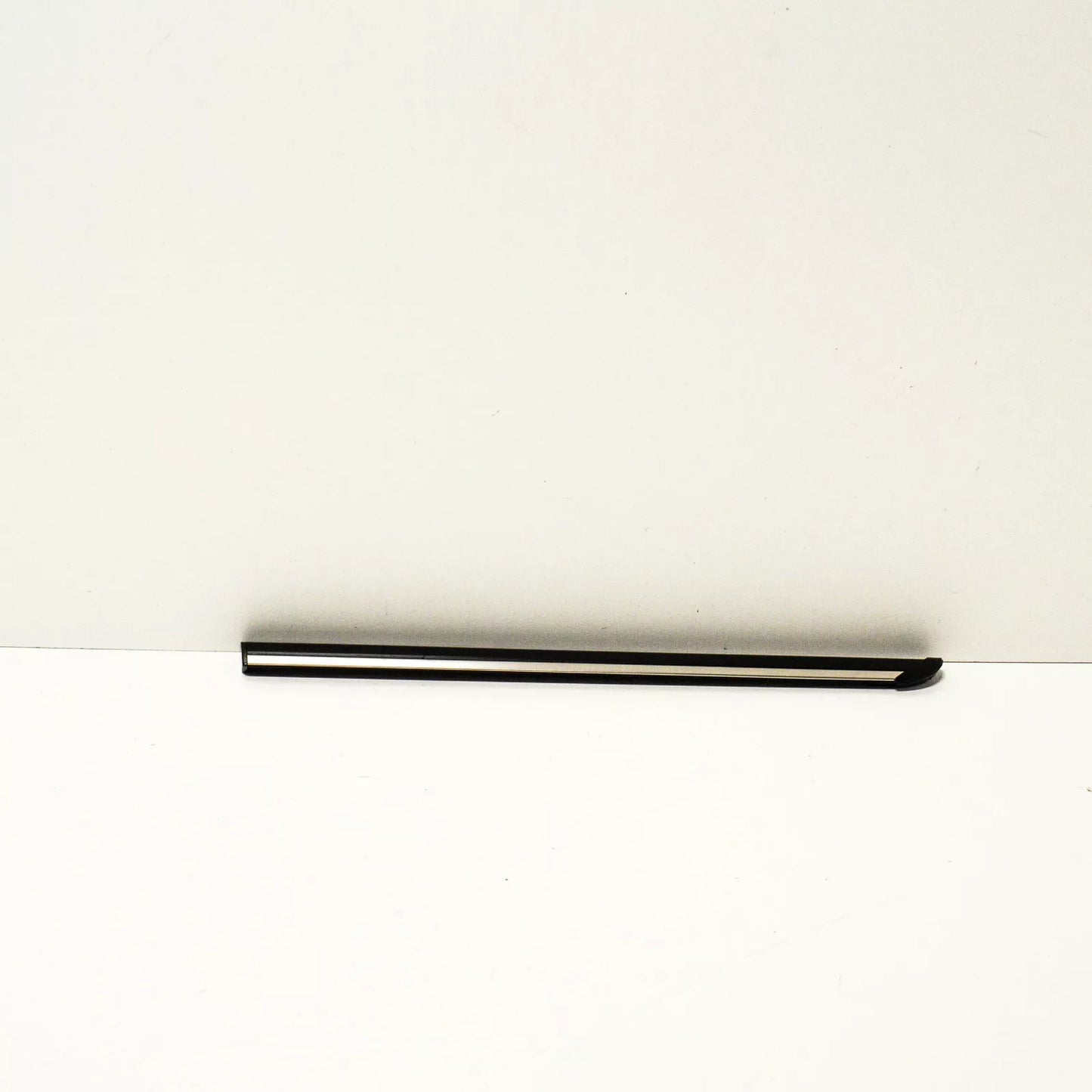 NEW MERCEDES-BENZ B W245 REAR LEFT SIDE WINDOW TRIM A1696730583 ORIGINAL