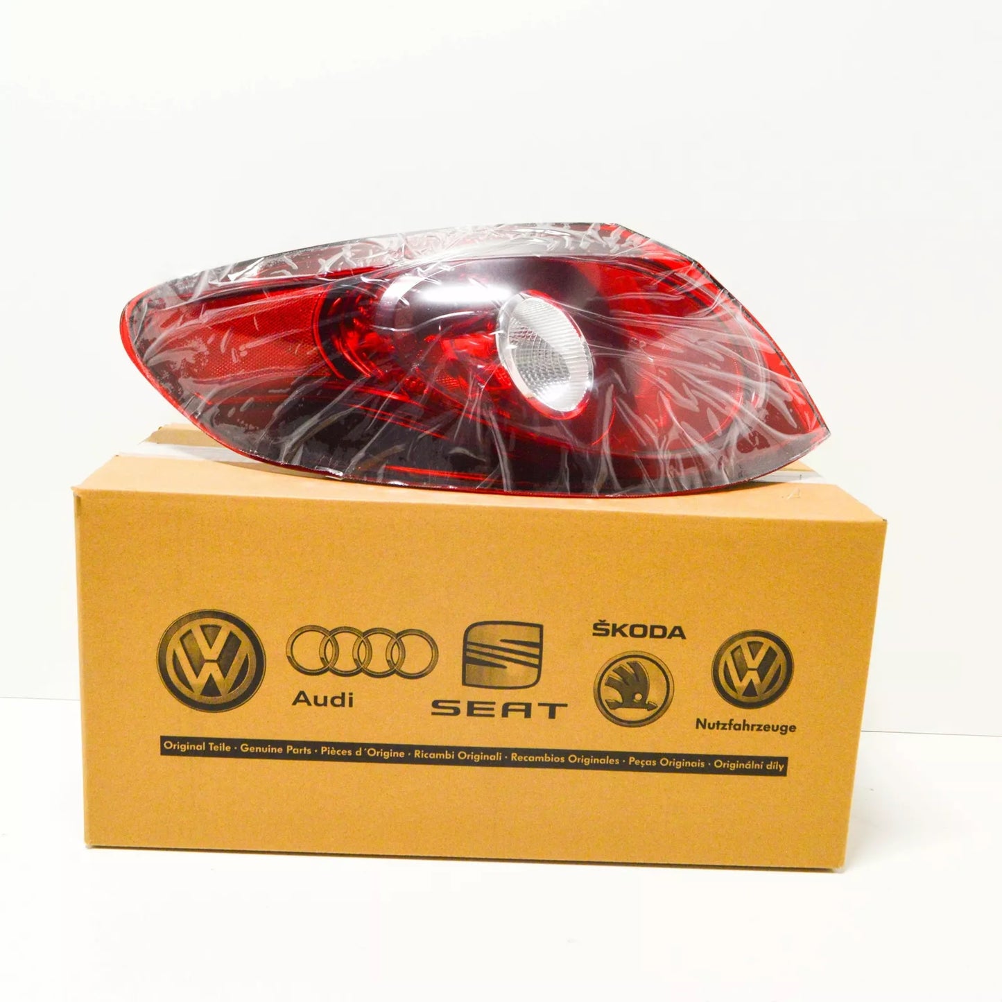 NEW VOLKSWAGEN PASSAT CC REAR LEFT OUTER TAILLIGHT LAMP 3C8945207S ORIGINAL