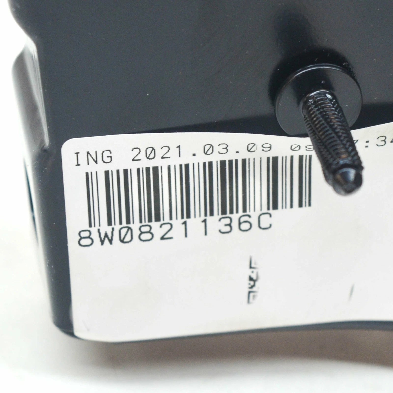 NEW AUDI A4 B9 FRONT RIGHT FENDER REINFORCEMENT BAR 8W0821136C