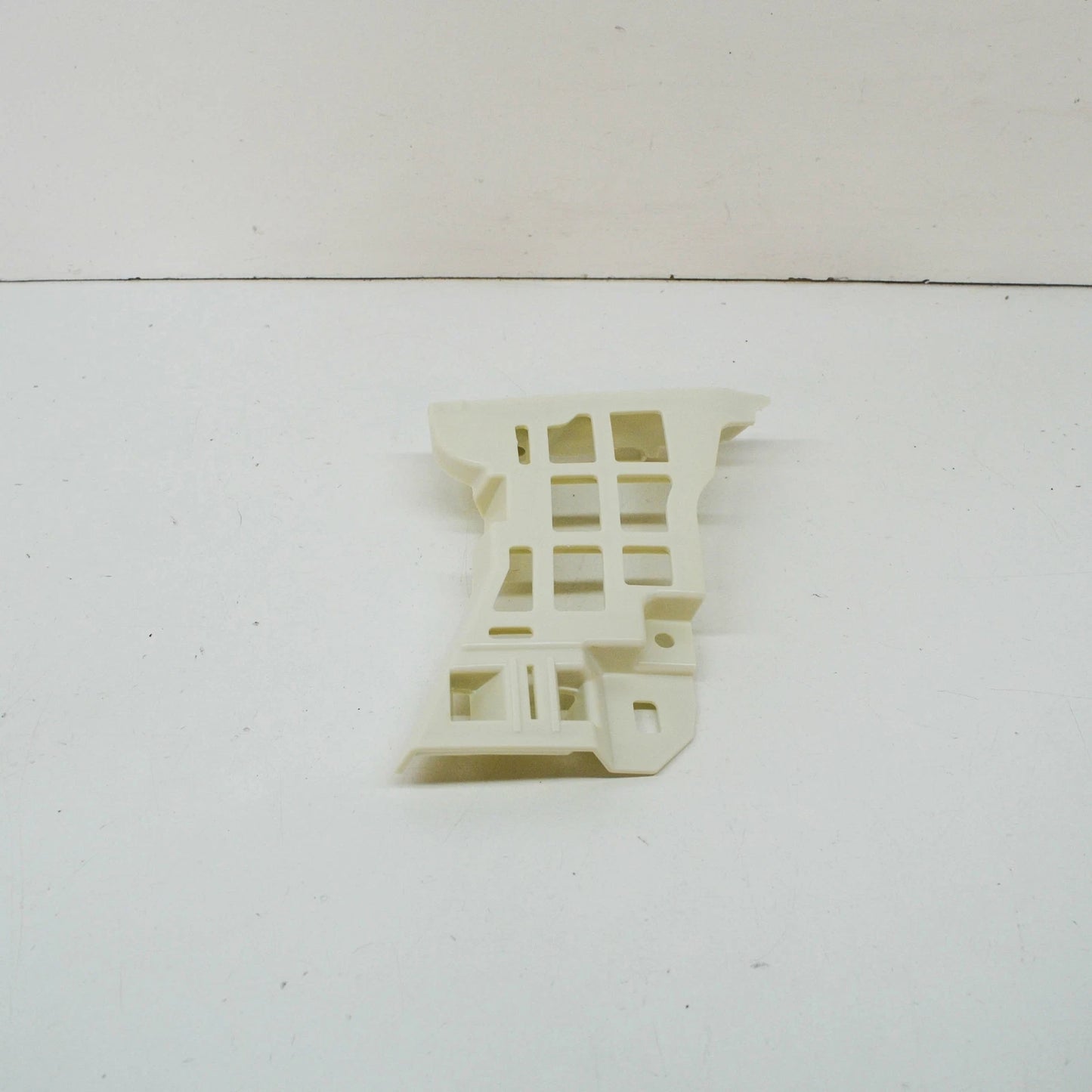 NEW BMW 7 G11 G12 FRONT RIGHT BUMPER BOTTOM GUIDE 51117475193 7475193 ORIGINAL