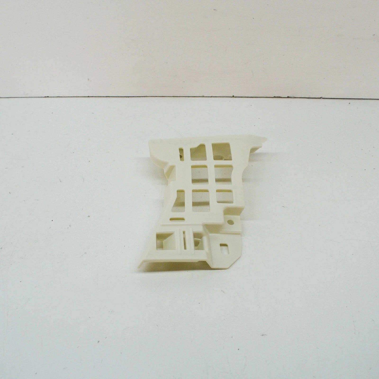 NEW BMW 7 G11 G12 FRONT RIGHT BUMPER BOTTOM GUIDE 51117475193 7475193 ORIGINAL