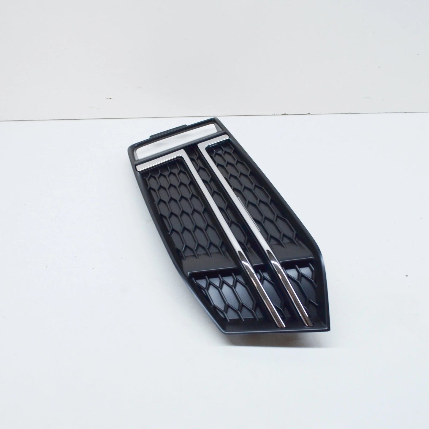 NEW AUDI A4 8W2 B9 FRONT LEFT LOWER GRILLE 8W0807681FRU6 ORIGINAL