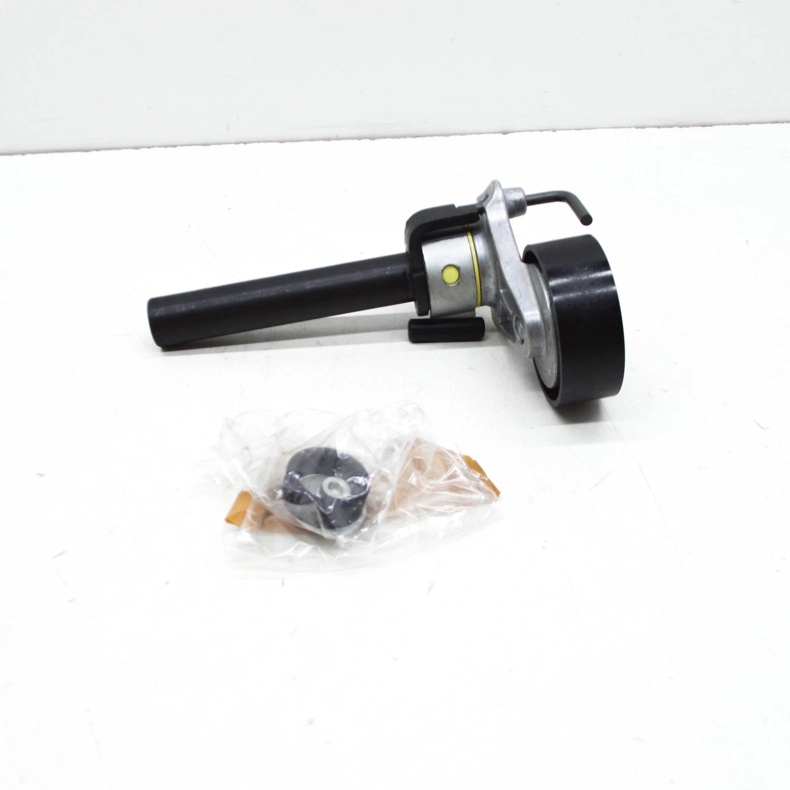 NEW VOLKSWAGEN CC 358 BELT TENSIONER 06J903133D 2.0 PETROL