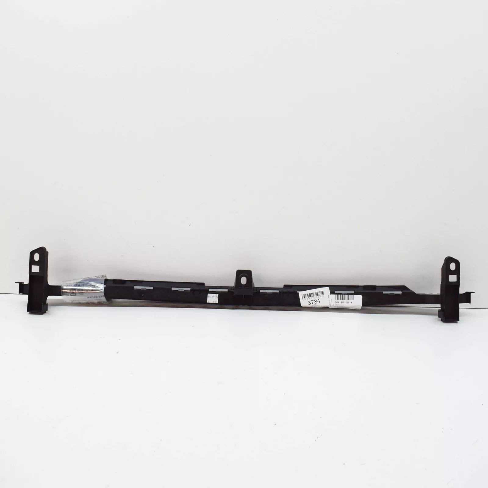 NEW VW PASSAT B8 FRONT RADIATOR CENTER UPPER BRACKET HOLDER 5GM805705A ORIGINAL