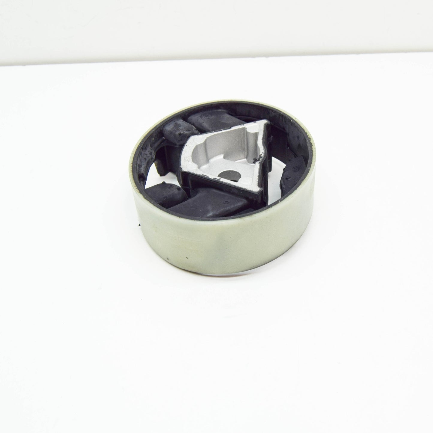 NEW VOLKSWAGEN CRAFTER SY SZ ENGINE MOUNT SUBFRAME LOWER BUSH 2N0199867 ORIGINAL