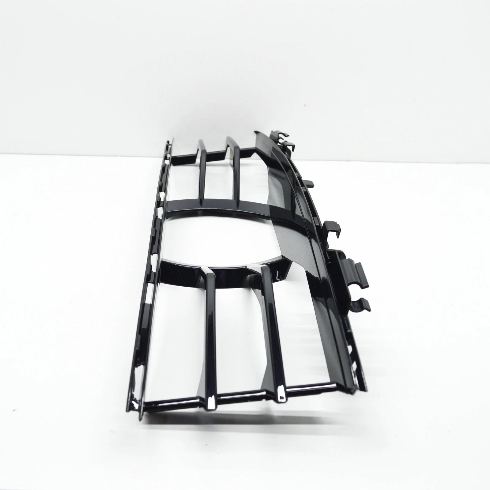 NEW BMW M8 GRAN COUPE G16 FRONT AIR INLET MIDDLE GRILLE 51117444268 ORIGINAL