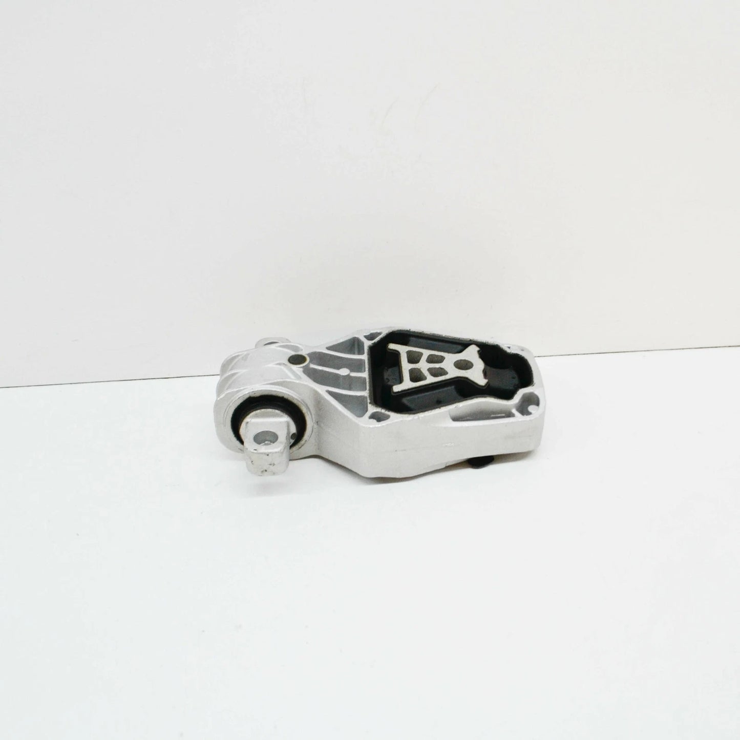 NEW MERCEDES-BENZ CLA C117 ENGINE REAR PENDULAR SUPPORT A2462401209