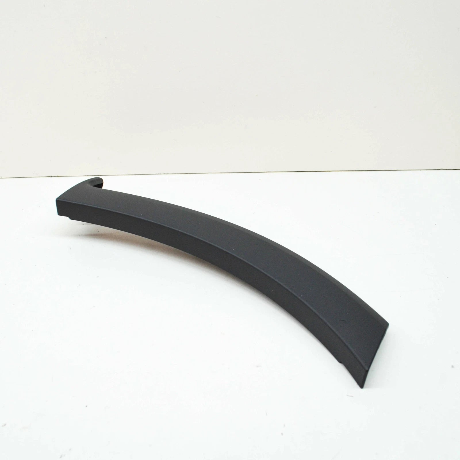 NEW VOLKSWAGEN PASSAT B8 3G FRONT LEFT WHEEL FENDER MOLDING 3G0807257MI1