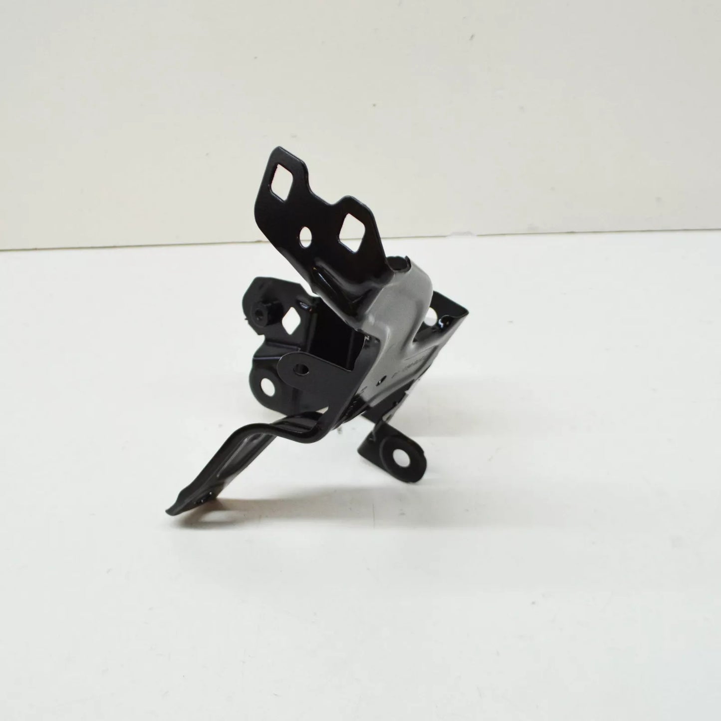 NEW BMW 6 GRAN TURISMO G32 FRONT LEFT FENDER WING HOLDER 41007481063 ORIGINAL