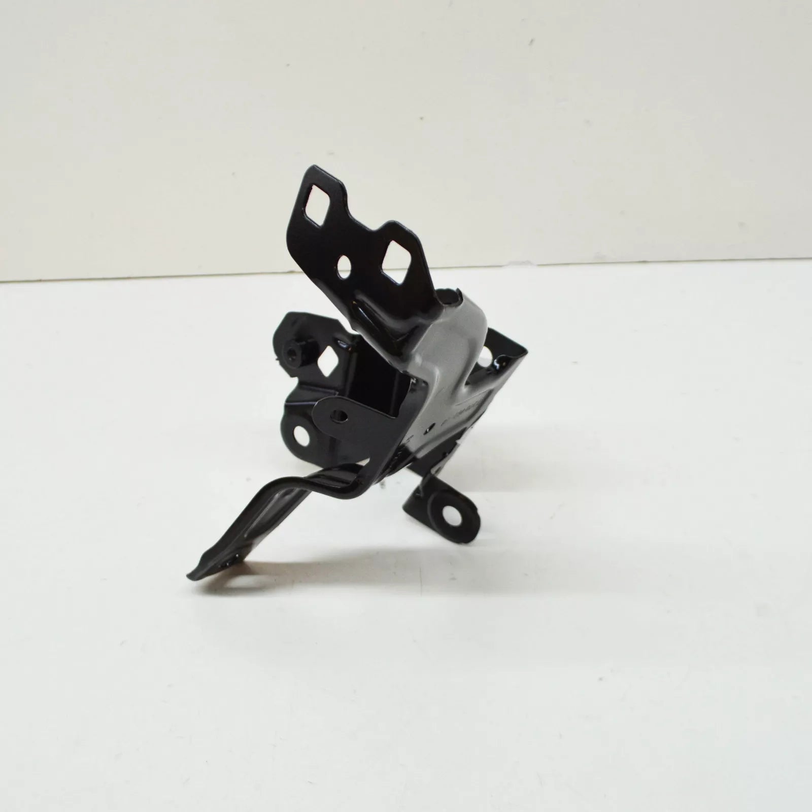 NEW BMW 6 GRAN TURISMO G32 FRONT LEFT FENDER WING HOLDER 41007481063 ORIGINAL