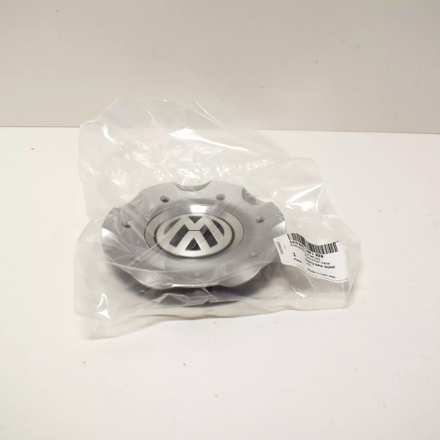 VOLKSWAGEN CLASSIXS 17" WHEEL CENTER CAP 1K0601149J NEW